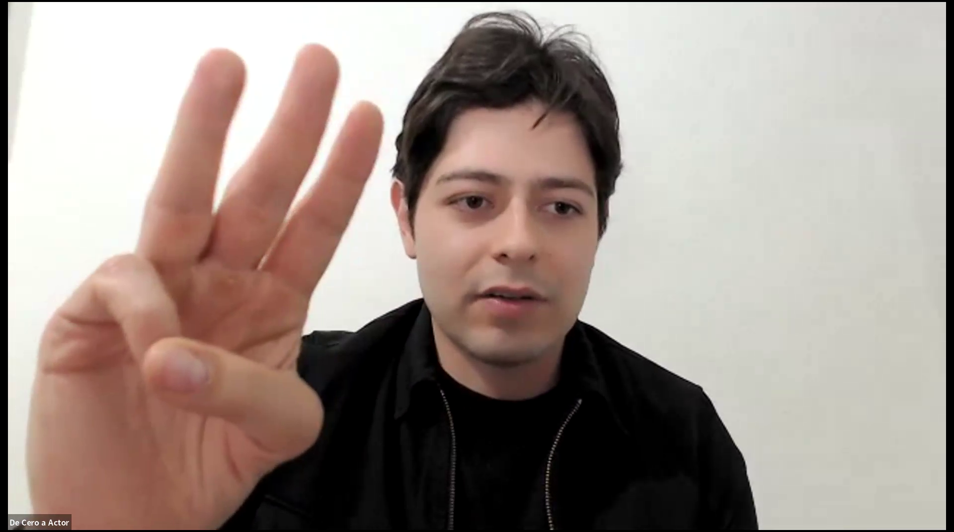 Oscar Alexander impartiendo clase